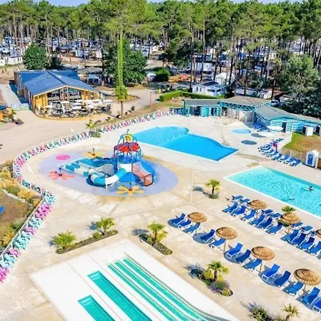 Campsite Plage De Contis, Camping Siblu 3*, Parc Aquatique, Piscines Chauffees. *